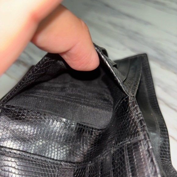 Bloomingdale’s Lizard embossed leather wallet. - Picture 9 of 9